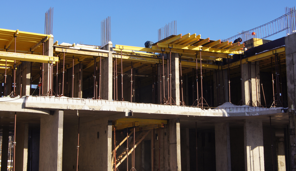 На телескопических стойках