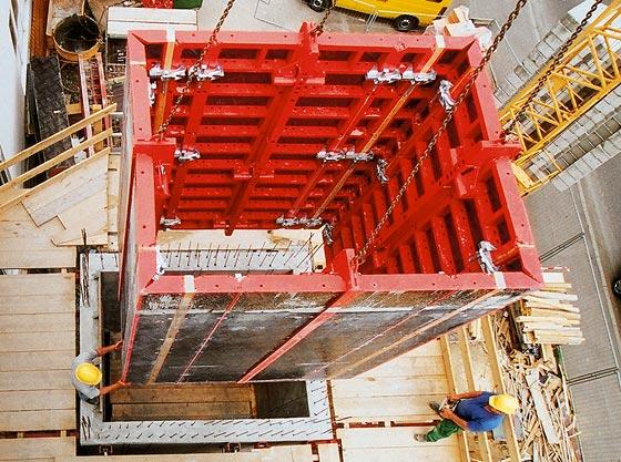 Опалубка на шарнирных углах