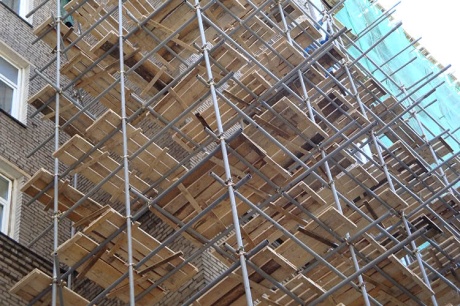 Хомутовые леса: преимущества и способы крепления